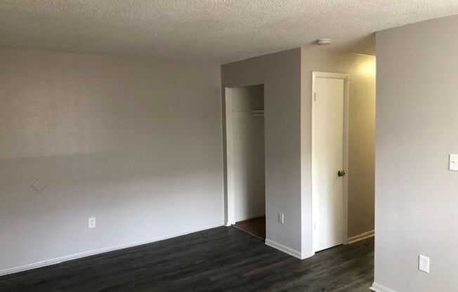 Updated 1 bed, 1 bath Apartment in Aurora!