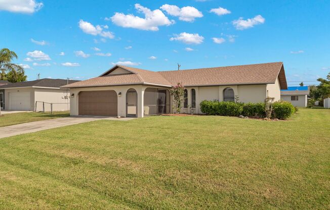 3 Bed 2 Bath 2 car Garage Full Back Of Home Lanai Small dogs under 20#