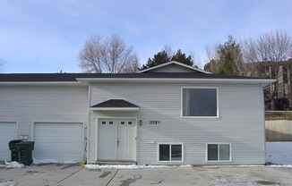 1808 S VON ELM