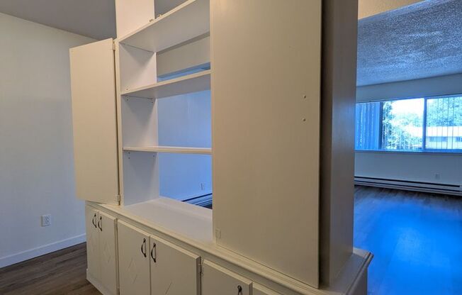 1 bed, 1 bath, 700 sqft, $1,125, Unit #30
