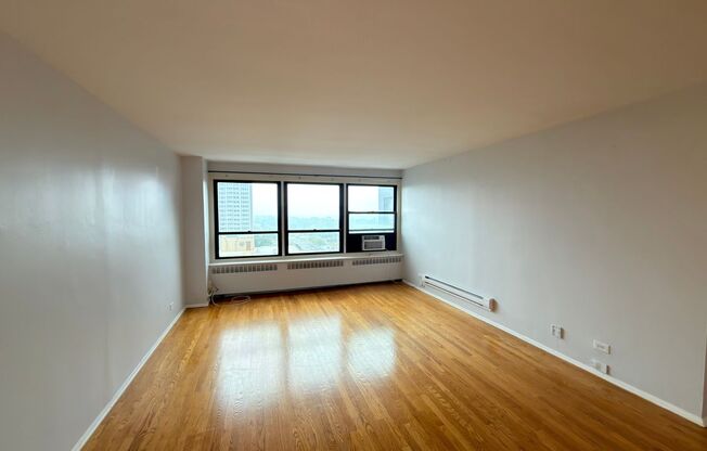 1 bed, 1 bath, 700 sqft, $2,000, Unit 418-1609