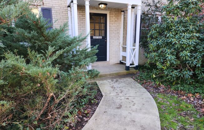 2 beds, 1 bath, 897 sqft, $2,335, Unit F-14