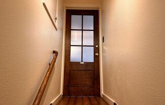 2 beds, 1 bath, 800 sqft, $1,695, Unit 509 7th St - Upper unit