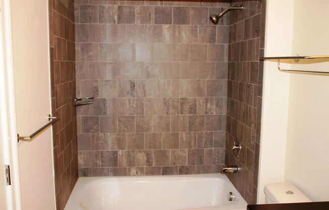 2 beds, 2 baths, 850 sqft, $3,700, Unit 301