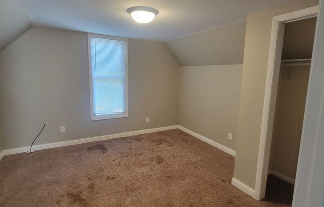 3 beds, 1 bath, $900