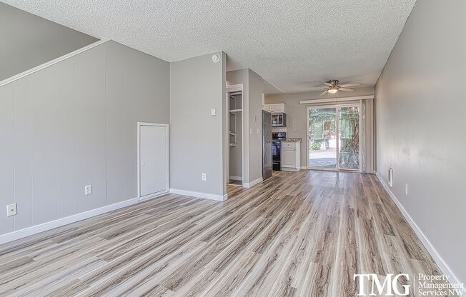 Lincoln Court Townhomes - Beautiful 2-Bedroom, 1.5 Bath, Pet-Friendly Townhome in a Great Fairview location with ample Parking!