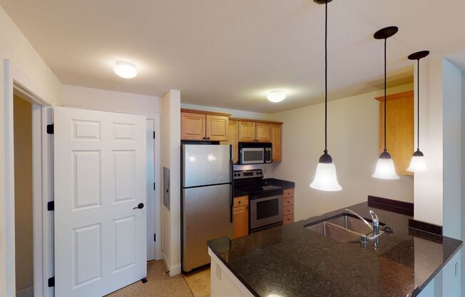 1 bed, 1.5 baths, $1,590, Unit 404-305