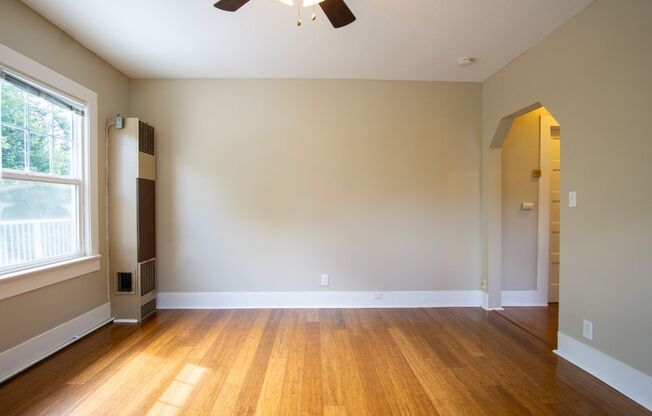John's Landing 2nd Floor 1Bdr w/Hardwoods & $250 OFF!