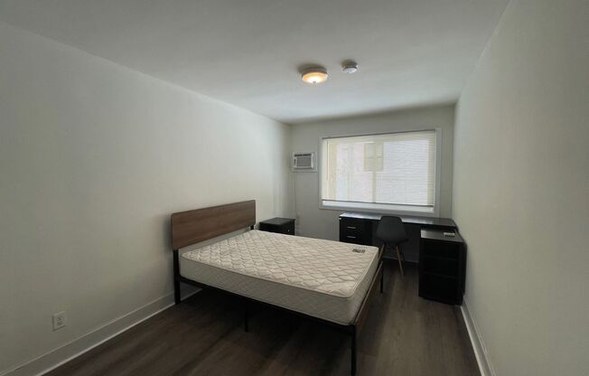 2 beds, 1 bath, $2,610, Unit 9