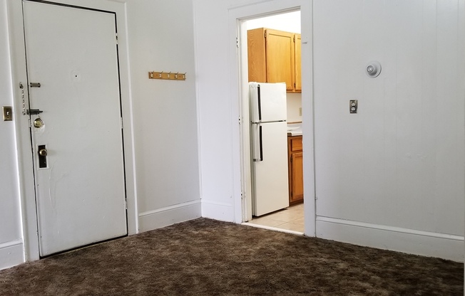 1 bed, 1 bath, $595, Unit 2