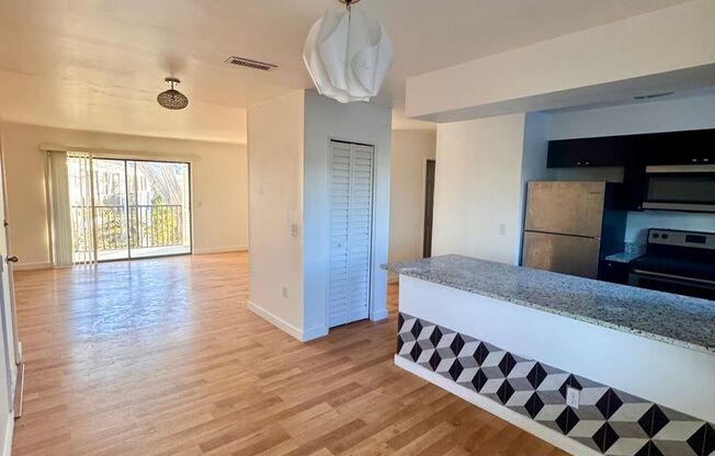 3 beds, 2 baths, 1,205 sqft, $2,075, Unit 122