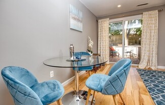 2 beds, 1.5 baths, 920 sqft, $2,500, Unit B