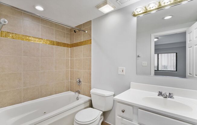 2 beds, 2 baths, 900 sqft, $2,600, Unit 511