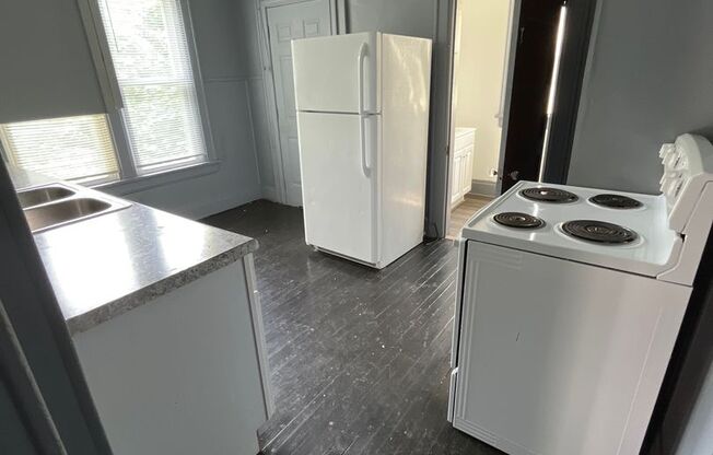 457-459 E Woodrow Ave