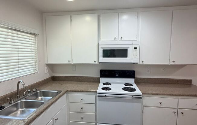 1 bed, 1 bath, 750 sqft, $2,255, Unit 716