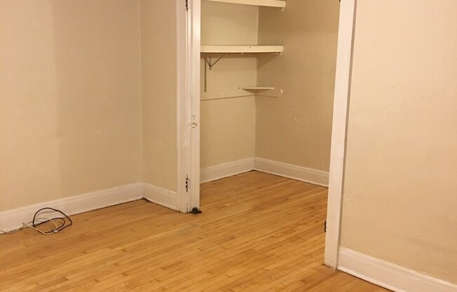 Studio, 1 bath, $895, Unit 4
