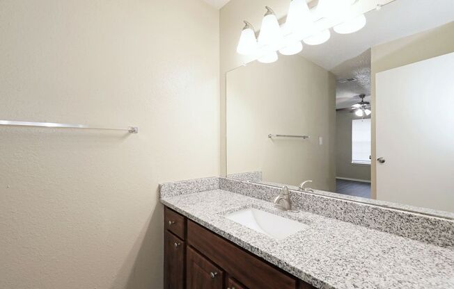 2 beds, 1 bath, 850 sqft, $1,278