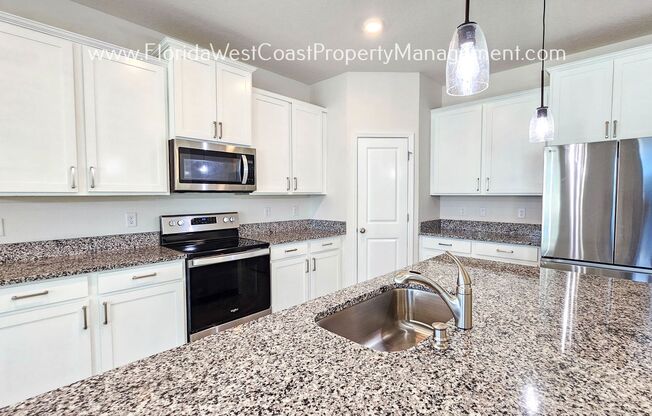 EXCEPTIONAL HOME IN BELLA LAGO PARRISH ! 4 BEDROOM HOME READY FOR YOU!