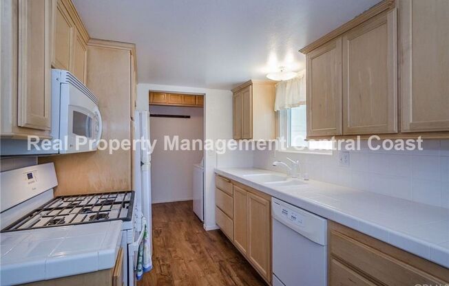 2 beds, 1 bath, $1,900