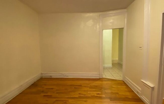 2 beds, 1 bath, $2,200, Unit 02