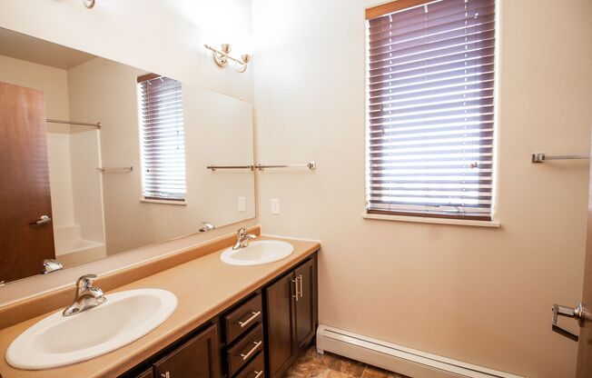 3 beds, 2 baths, 1,323 sqft, $1,725, Unit A202