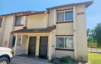 2 bed/ 1.5 bath Townhouse with private garage