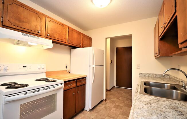 Akins/Miska Apartments - 7701