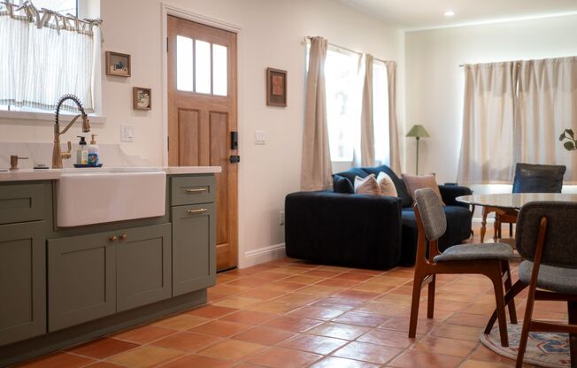 Contemporary New home in Monrovia