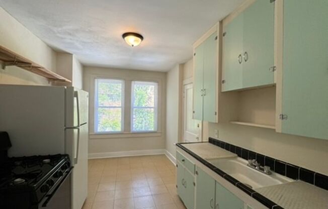 811 Kenmore Ave. Apts. A-D
