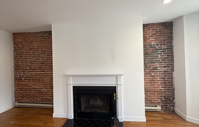 2 beds, 1 bath, $3,600, Unit 3