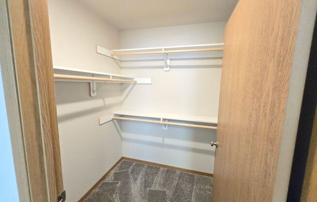 2 beds, 1 bath, 1,090 sqft, $1,230, Unit 3400 208