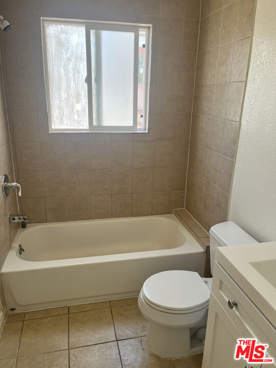1256 W 25 ST