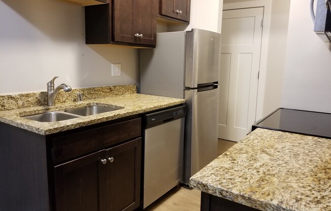 Modern Farwell Ave Apartments