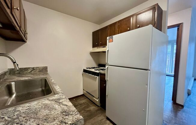 1 bed, 1 bath, $1,095, Unit 43