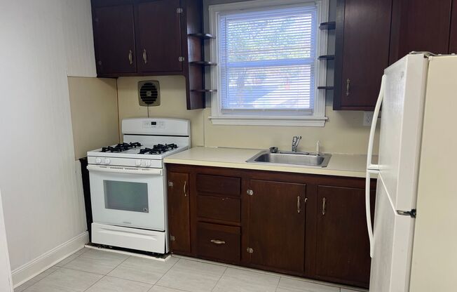 1 bed, 1 bath, $1,295, Unit 1315 Broadway Unit 1