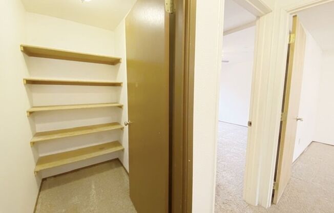 2 beds, 1 bath, $1,550, Unit A