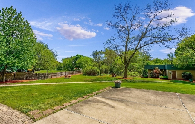 2 beds, 1 bath, 833 sqft, $2,800, Unit 705