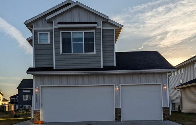 4-bedroom, 3-bathroom West Fargo Single-Family Home w/ 2.5 Stall Garage