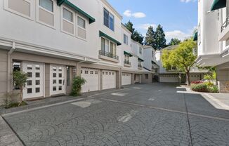 1 Bed/1 Bath top floor condo!