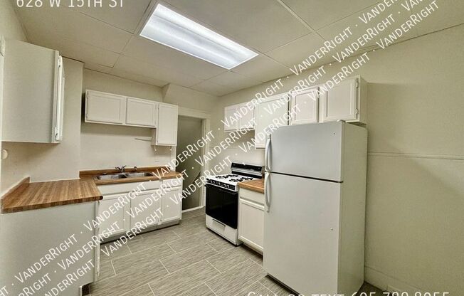 628 W 15 ST