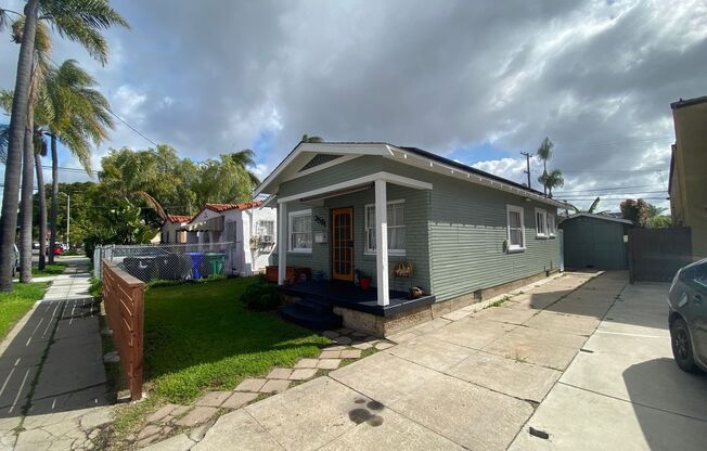 Charming 3-Bedroom Home– Renovated Kitchen & Spacious Backyard!