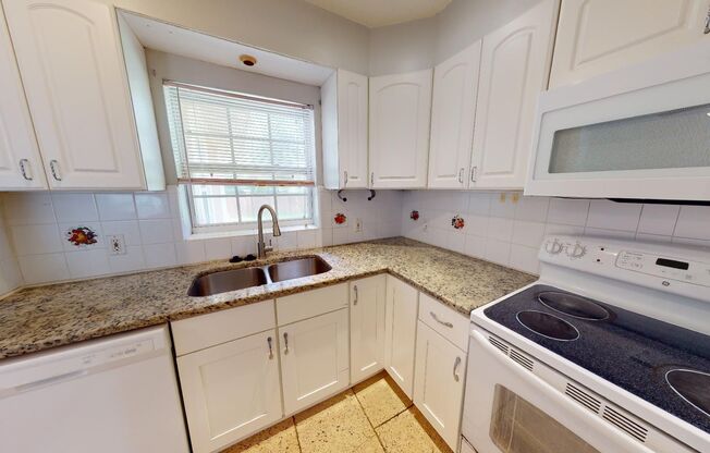 4 beds, 2.5 baths, $2,100
