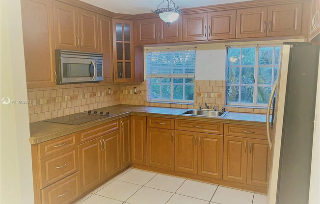 2860 W 80 ST