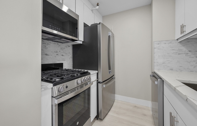 Studio, 1 bath, 590 sqft, $3,500, Unit 18M