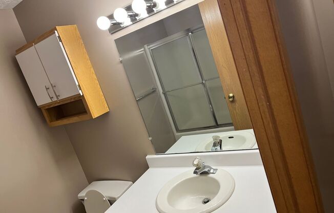 1 bed, 1 bath, 772 sqft, $1,039, Unit 1-106