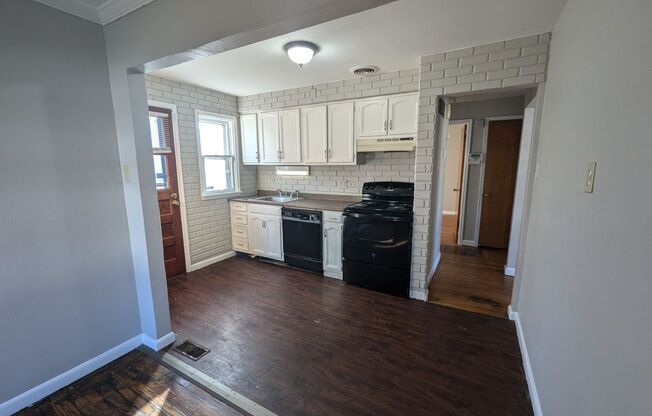 2 beds, 1 bath, $1,100