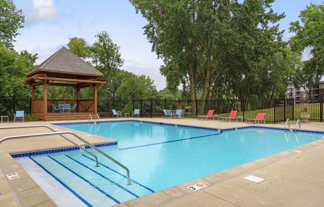 Willow Pond Apartments in Burnsville, MN Outdoor Pool