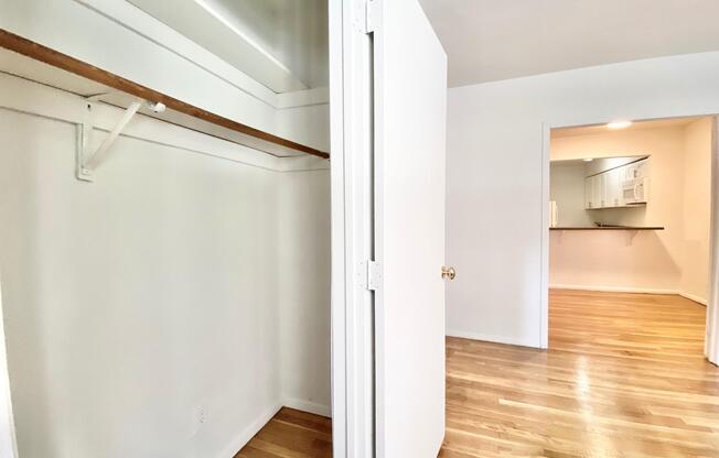 345 E 72 ST