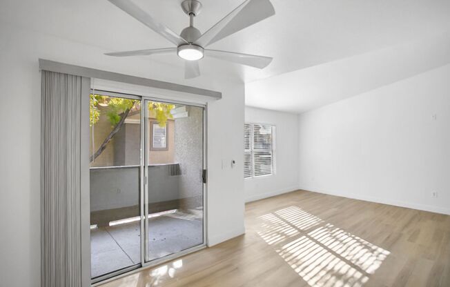 3 beds, 2 baths, $1,570, Unit # 2084