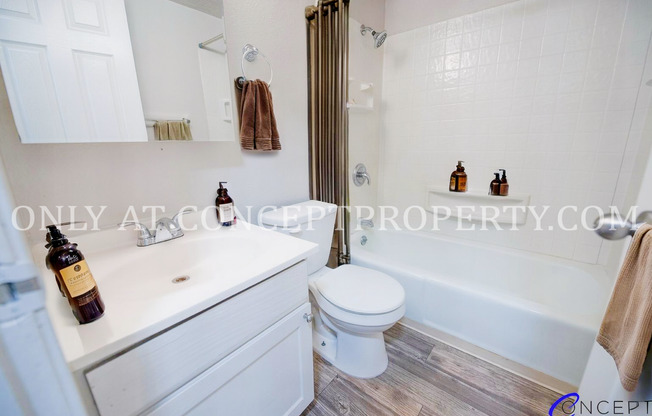 2 beds, 1 bath, 725 sqft, $1,199, Unit A9